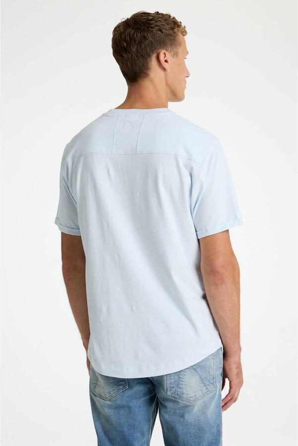 CHASIN' regular T-shirt lichtblauw - Foto 2