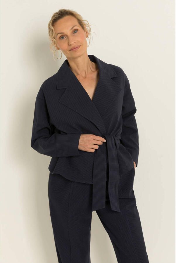 Claudia Sträter CLAUDIA BY CLAUDIA STRÄTER jasje met krijtstreep en ceintuur donkerblauw ecru