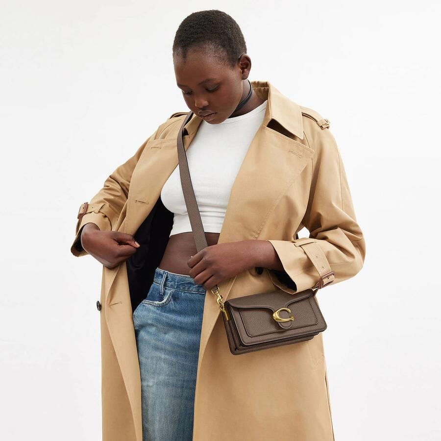 Coach Crossbody bags Polished Pebble Leather Tabby Shoulder Bag 20 Refr in bruin - Foto 2