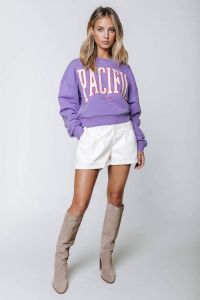 Colourful Rebel sweater Pacific Patch met tekst lila