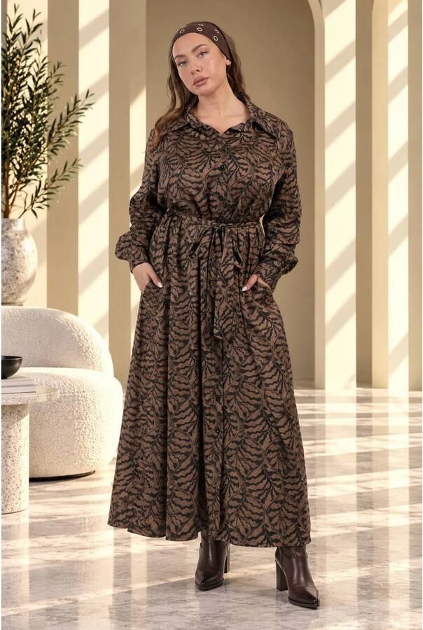 Curviss maxi blousejurk met ceintuur donkerbruin