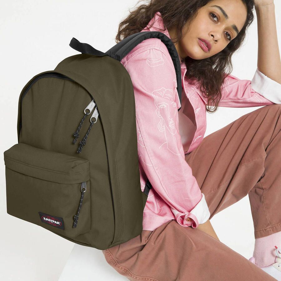 Eastpak Laptoprugzak OUT OF OFFICE Army Olive bevat gerecycled materiaal(global recycled standard )