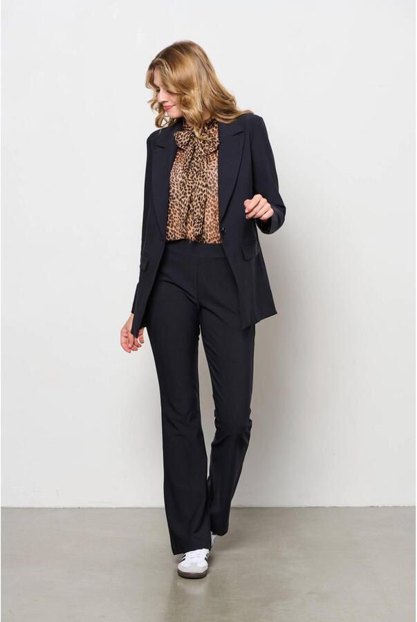 &Co Woman rechtvallende blazer van heavy travelstof zwart