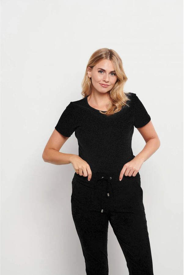 &Co Woman T-shirt zwart