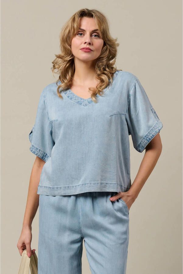 &Co Woman top lichtblauw