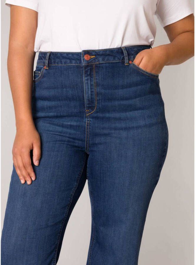 Base Level Curvy high waist flared jeans Yvana mid blue