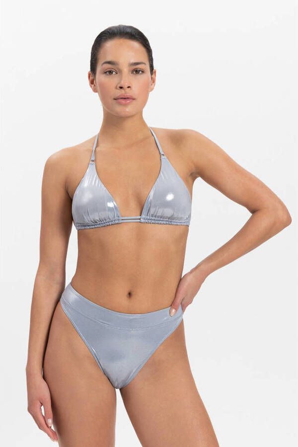 Beachlife x Monica Geuze voorgevormde triangel bikinitop metallic zilver
