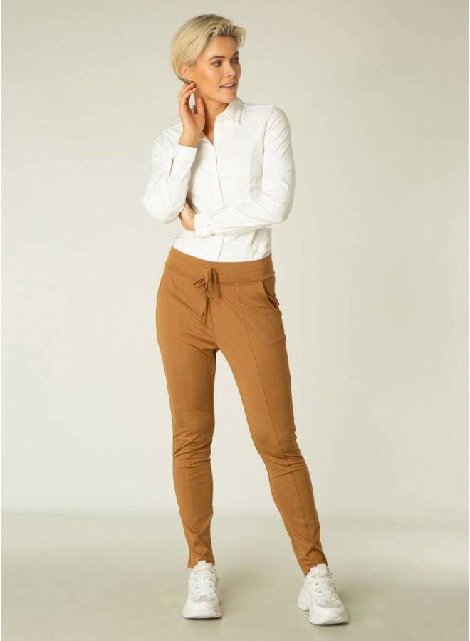 ES&SY tapered fit broek van travelstof camel - Foto 3