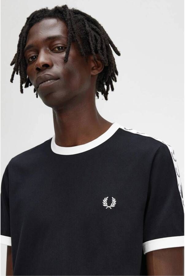 Fred Perry regular fit T-shirt TAPED RINGER T-SHIRT met logo black