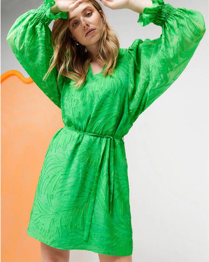 Freebird semi-transparante jurk Xeni-V met bladprint en ruches groen