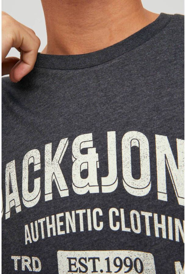 JACK & JONES ESSENTIALS T-shirt JJEJEANS met printopdruk dark grey melange
