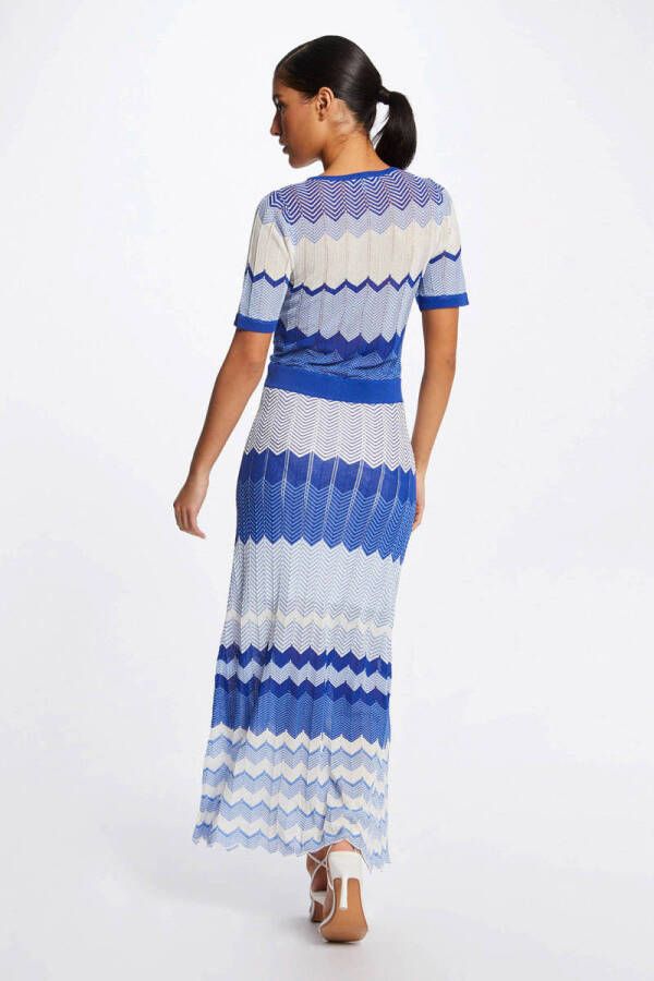 Morgan fijngebreide maxi jurk met all over print blauw ecru