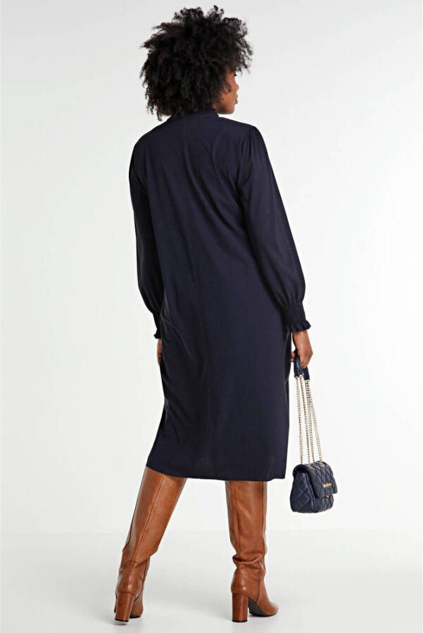Plus Basics jurk in travel kwaliteit met ruches donkerblauw