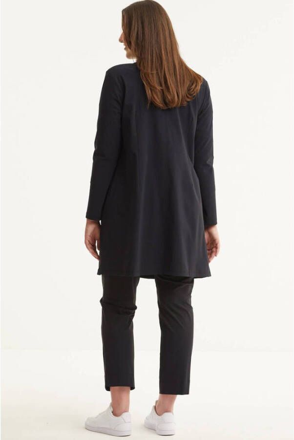 Plus Basics lange blazer van travelstof zwart