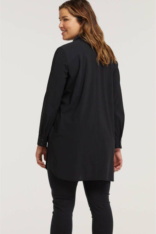 Plus Basics lange blouse van travelstof zwart