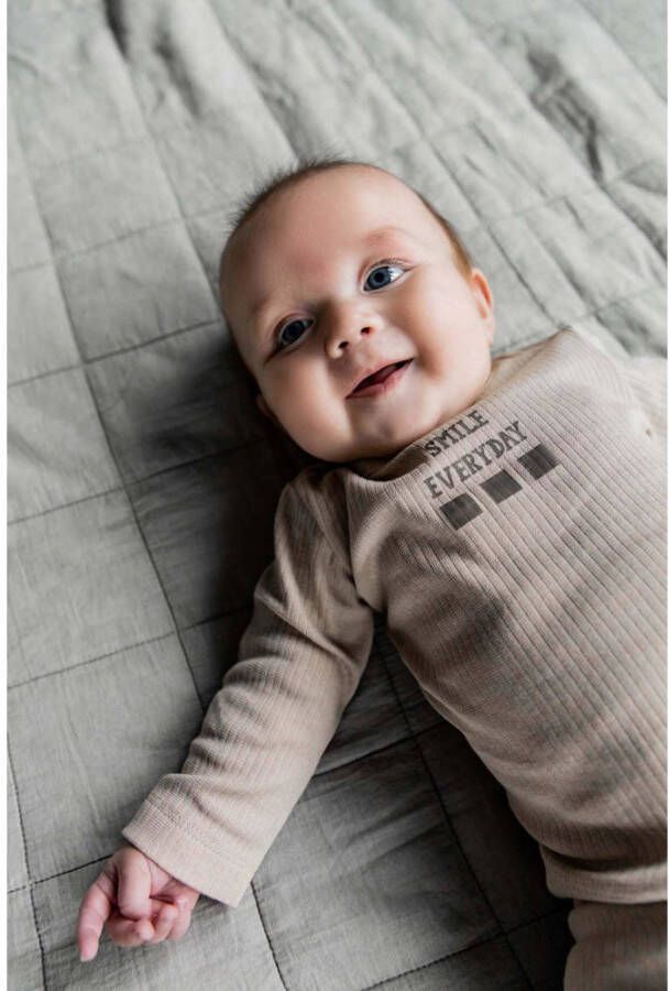 Quapi newborn baby longsleeve Page met printopdruk licht taupe