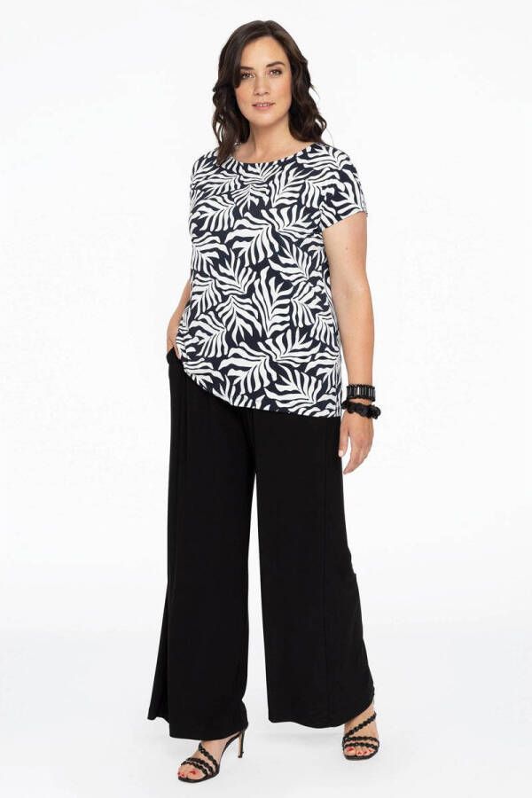 YOEK top DOLCE van travelstof met all over print zwart wit