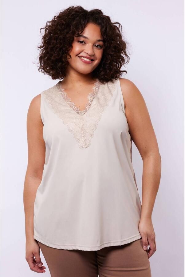 Exxcellent Plus Size top zand