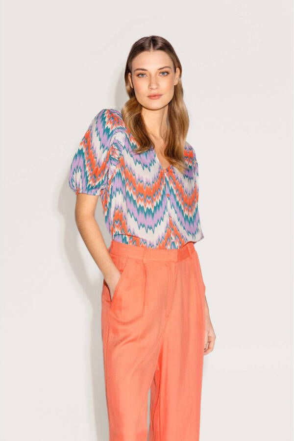 Freebird blouse Adele met all over print en textuur lila oranje