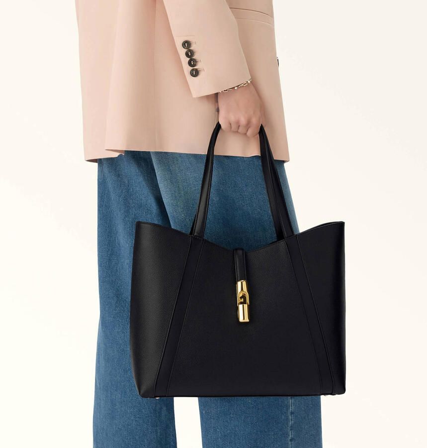 Furla Shoppers & Totes Goccia L Tote in zwart