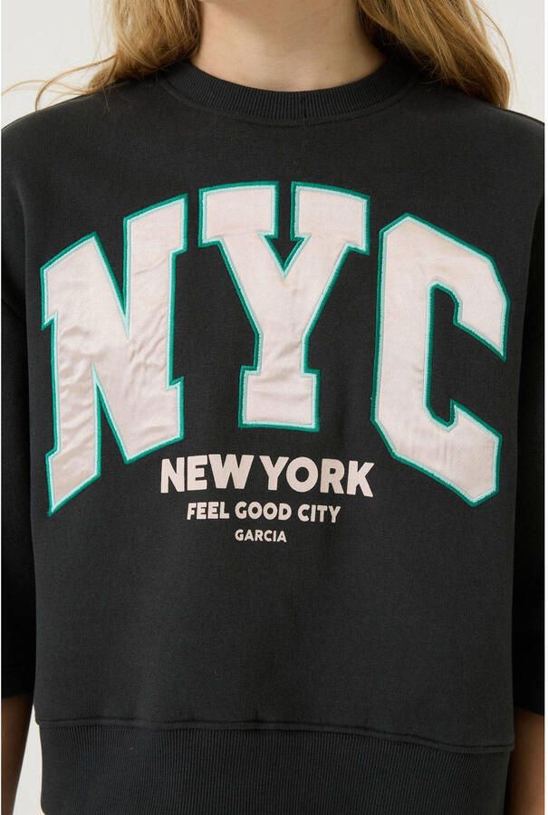 Garcia boxy cropped sweater met tekst grijs - Foto 2