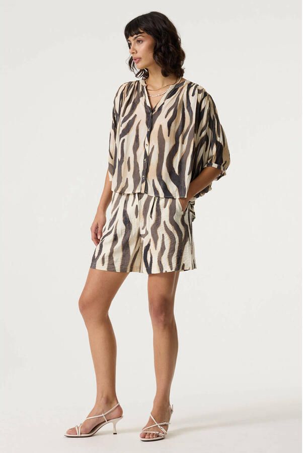 Garcia regular waist casual short met zebraprint ecru