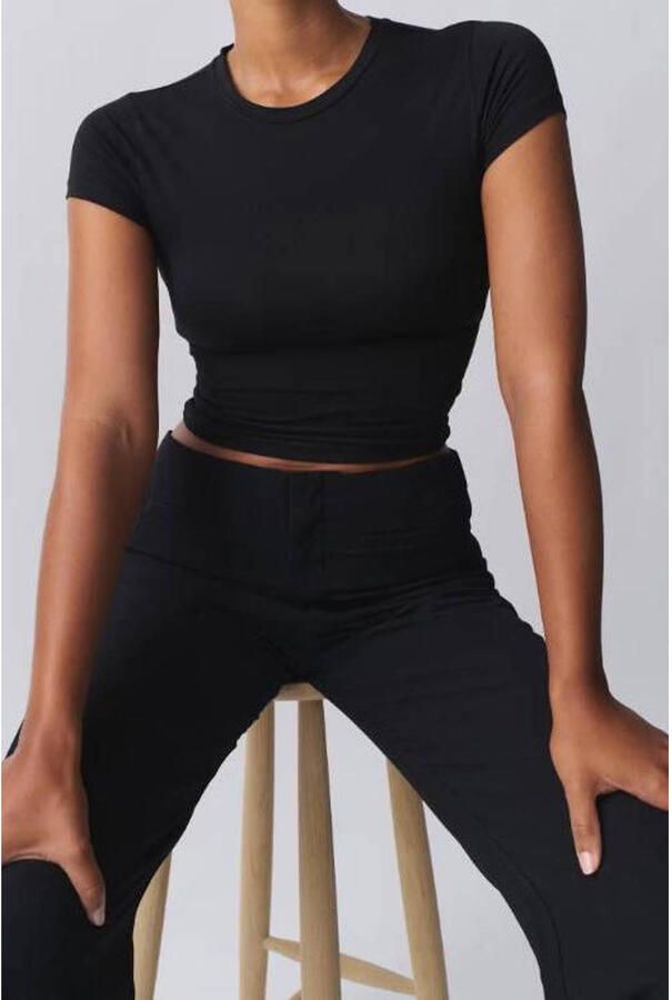 Gina Tricot T-shirt van een mix van viscose en elastaan met ronde hals - Foto 2