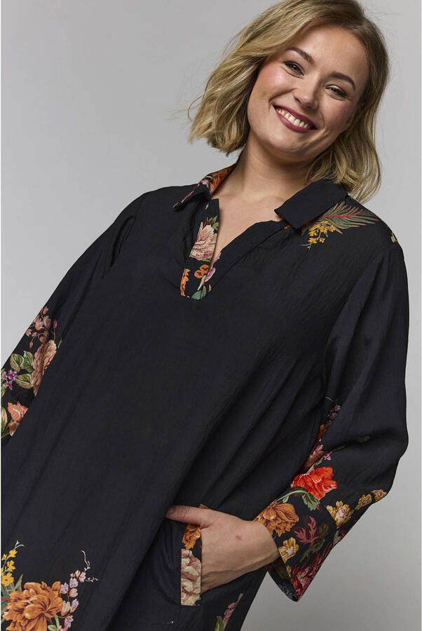Gozzip gebloemde korte jurk Plus Size zwart