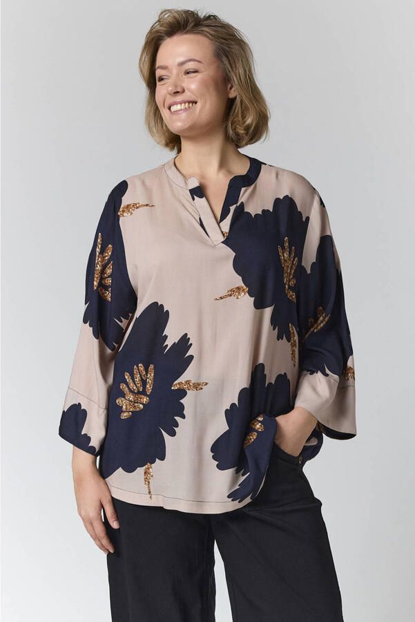 Gozzip Plus Size gebloemde blouse met glitters zand donkerblauw