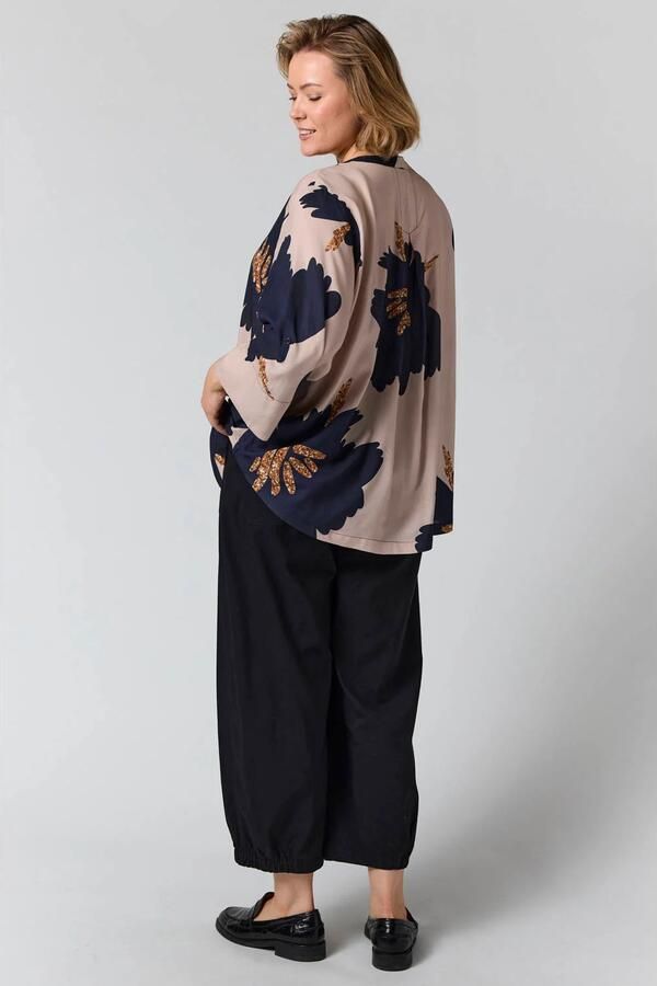 Gozzip Plus Size gebloemde blouse met glitters zand donkerblauw - Foto 3