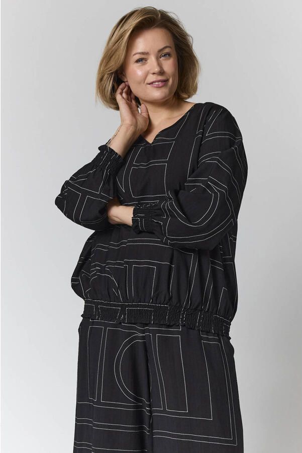Gozzip Plus Size blouse met smockwerk zwart wit