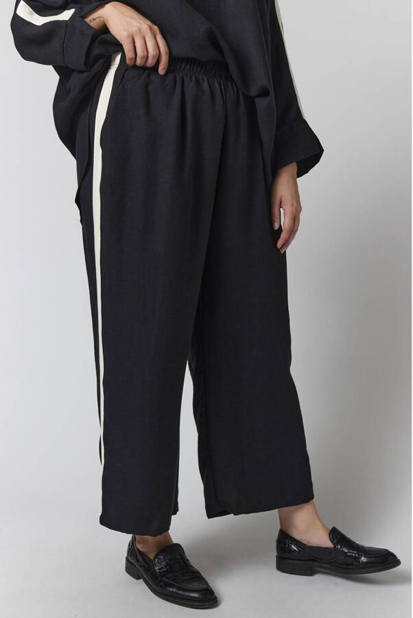 Gozzip Plus Size straight leg cropped broek zwart