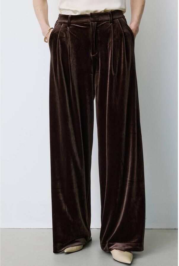 Grace & Mila fluwelen loose fit pantalon met plooien bruin