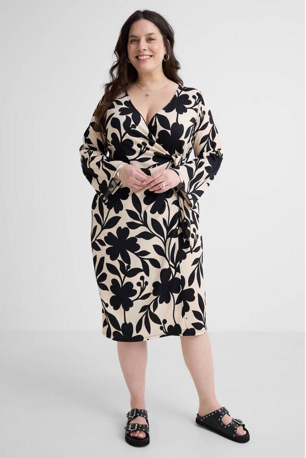GREAT LOOKS crinkle wikkeljurk met bloemenprint zwart wit