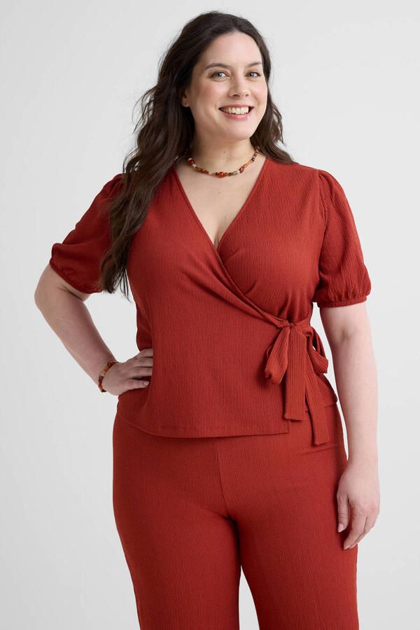 GREAT LOOKS overslagtop met textuur roodbruin