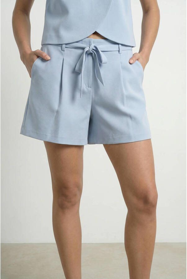 HYPEDROP regular fit casual short met ceintuur lichtblauw