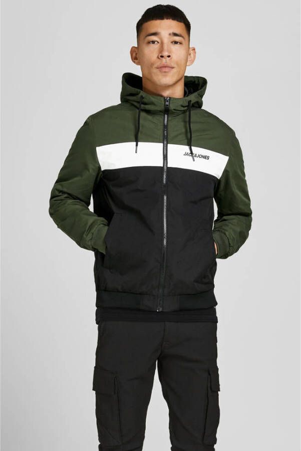 Jack & Jones Windbreaker JJERUSH Lichtgewicht jack met windbescherming voering en contrasterende details