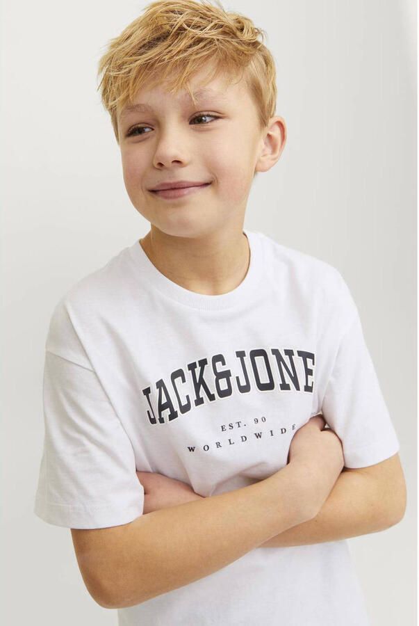 Jack & jones JUNIOR T-shirt JJECALEB VARSITY met logo wit Jongens Katoen Ronde hals 140