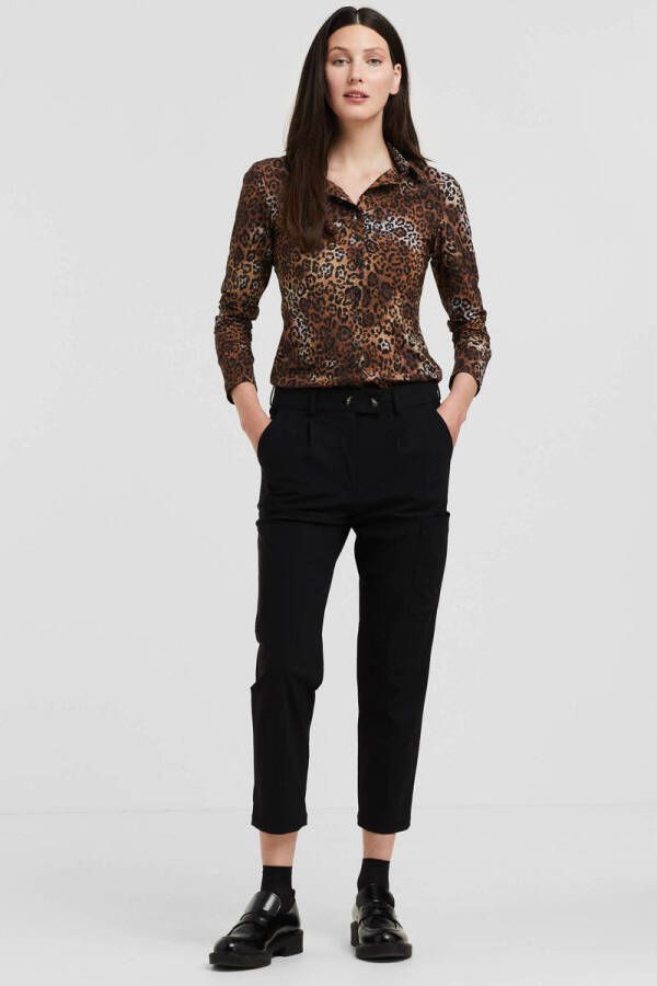 Jane Lushka blouse Kikkie van travelstof met dierenprint bruin zwart wit