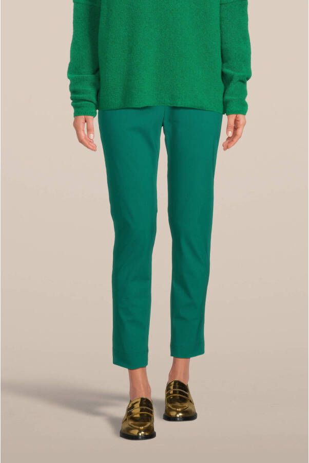 Jane Lushka cropped slim fit pantalon Dalas van travelstof groen