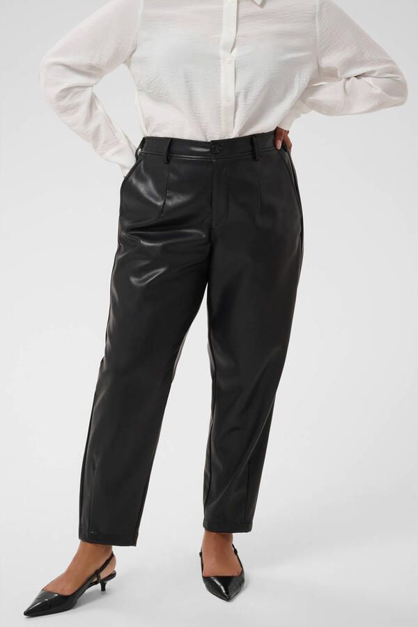 Kaffe Curve Plus Size imitatieleren loose fit cropped coated broek zwart
