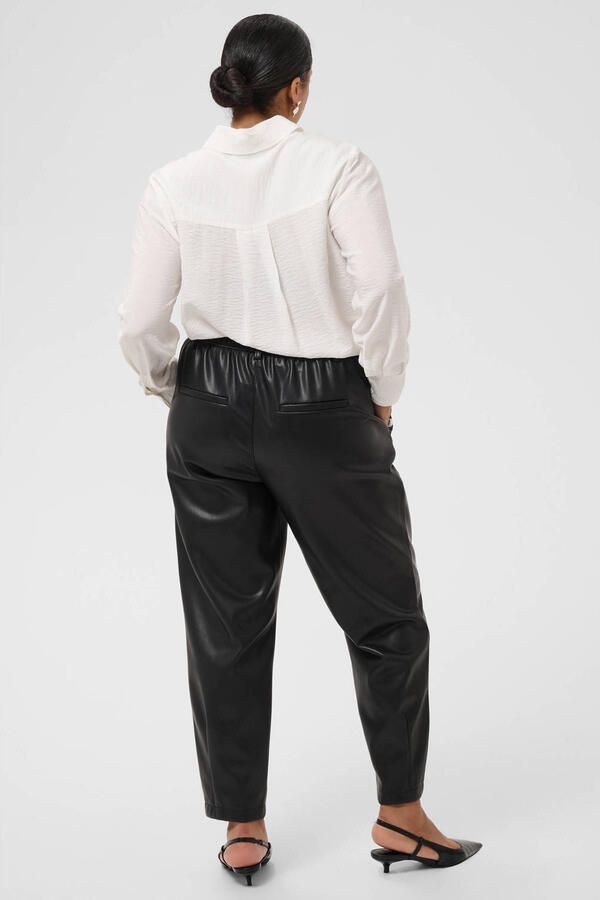 Kaffe Curve Plus Size imitatieleren loose fit cropped coated broek zwart - Foto 2