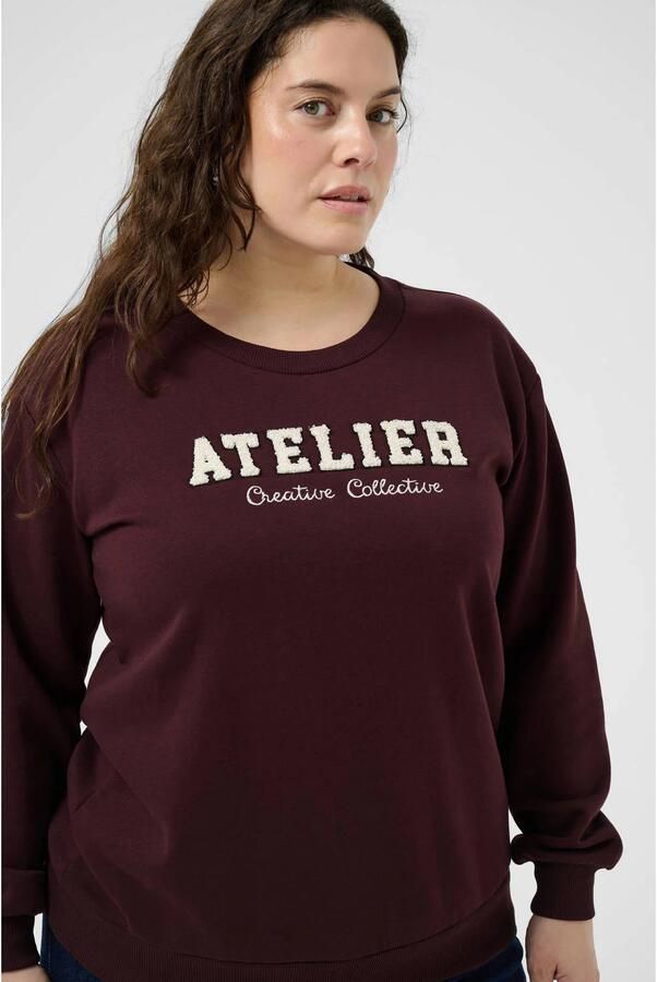 Kaffe Curve Plus Size sweater met tekst donkerrood