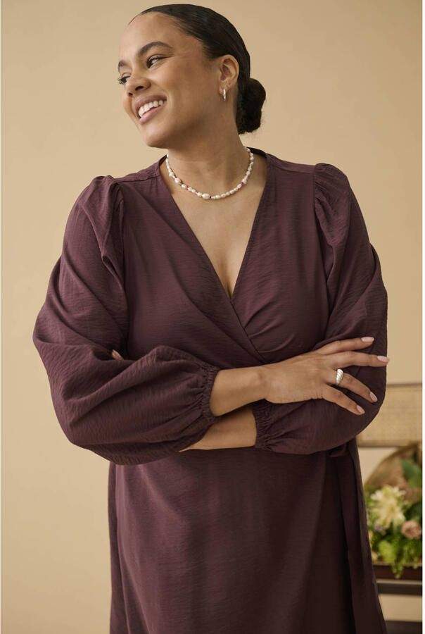 Kaffe Curve viscose maxi wikkeljurk Plus Size donkerbruin - Foto 3
