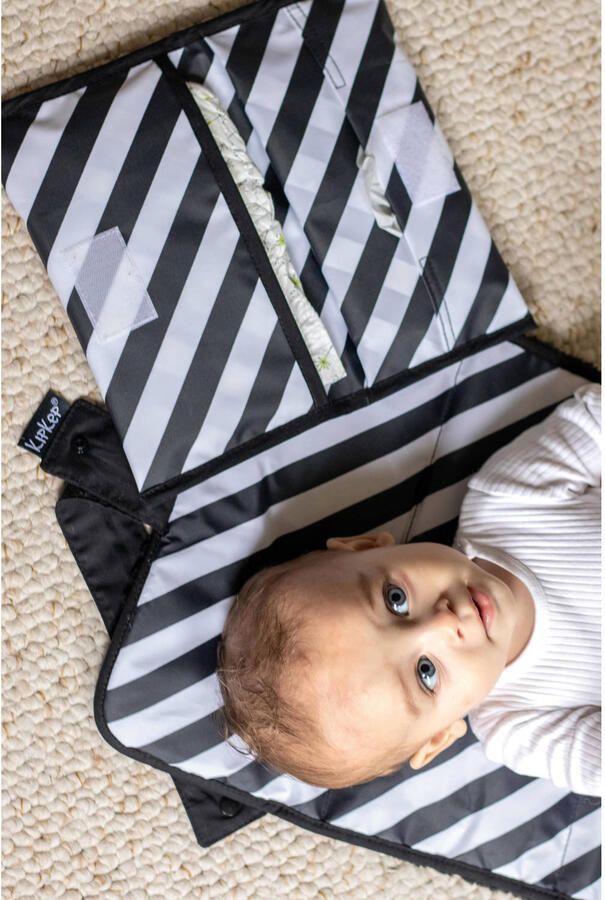 KipKep Napper verschoningsmatje + luieretui Black Stripes Verschoonmatje Zwart