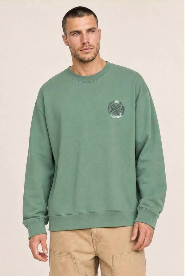 Kultivate regular fit sweater met backprint groen