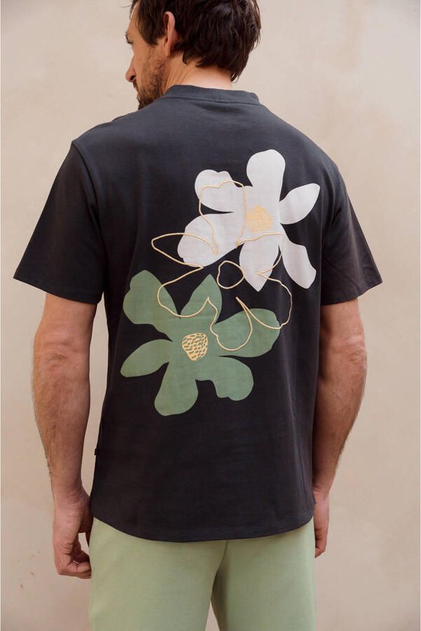 Kultivate relaxed gebloemd T-shirt met backprint antraciet - Foto 3