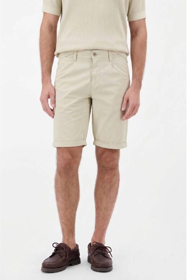Lerros korte chino met strookzakken aan de achterkant