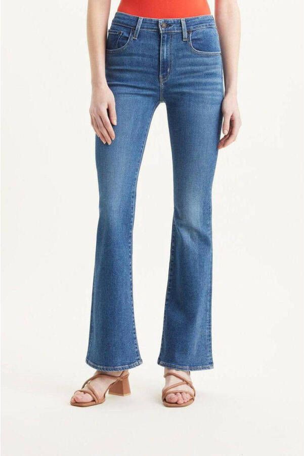 Levi's Flare Jeans in Medium Indigo Worn Stijl Blue Dames
