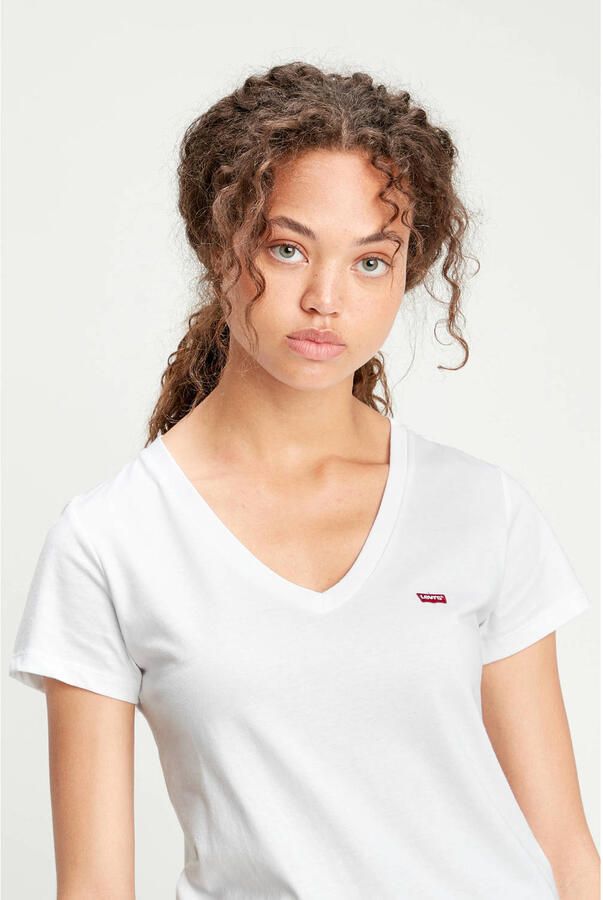 Levi's Shirt met V-hals Perfect Tee met klein batwing-logo